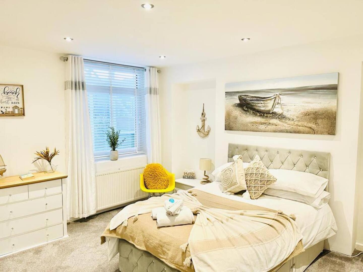 Stunning 3 Double Bedroom Beach Front Apartment Портсмут Екстер'єр фото