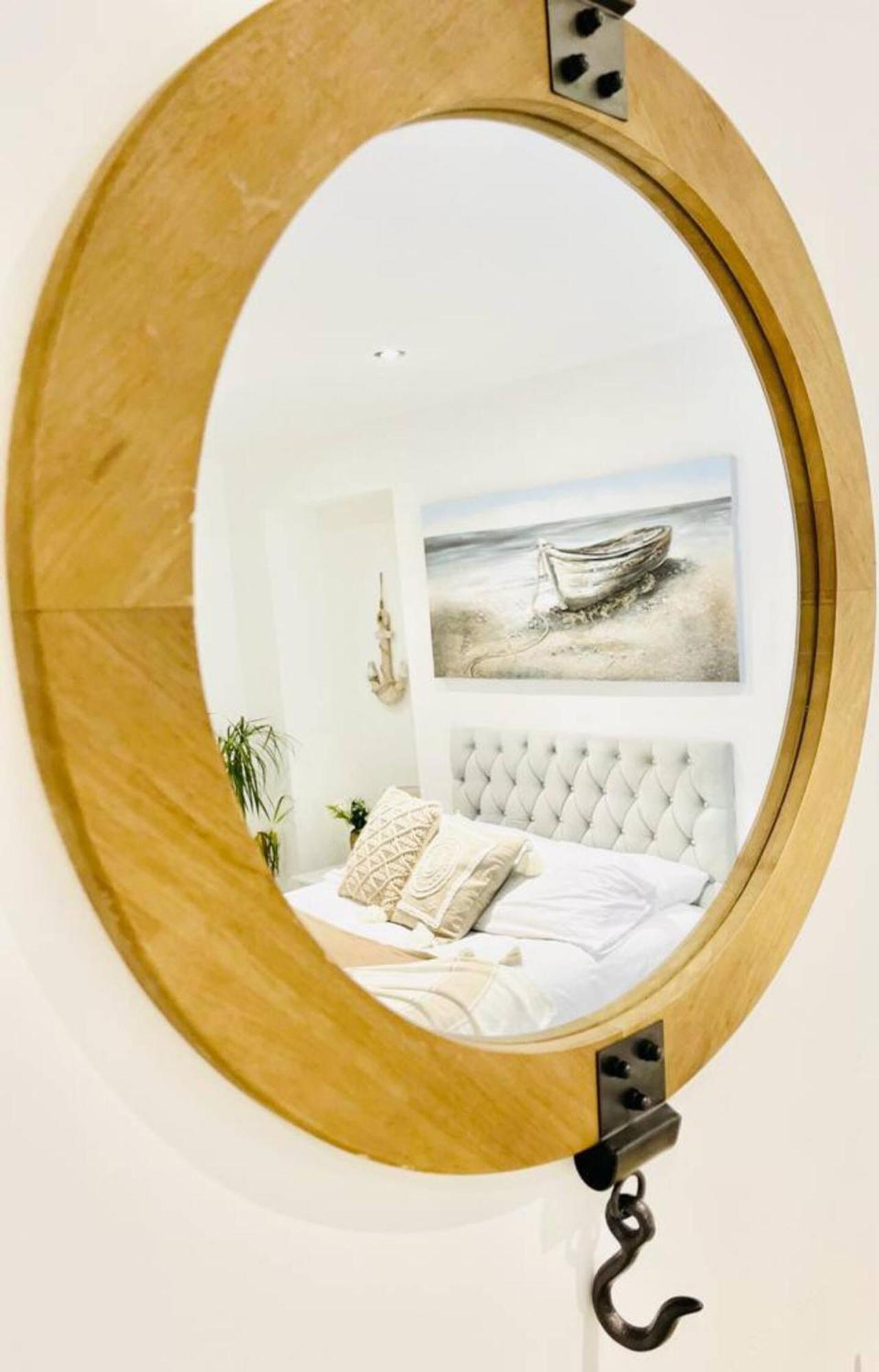 Stunning 3 Double Bedroom Beach Front Apartment Портсмут Екстер'єр фото